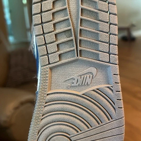 Nike air Jordan 1 retro high OG Kids size 3 (GUC) only worn a handful of times. - Picture 4 of 4